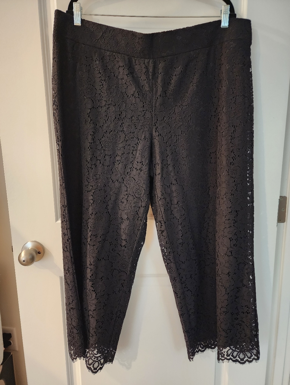 Isaac Mizrahi Black Lace Crop Capris Size 1x Petite.